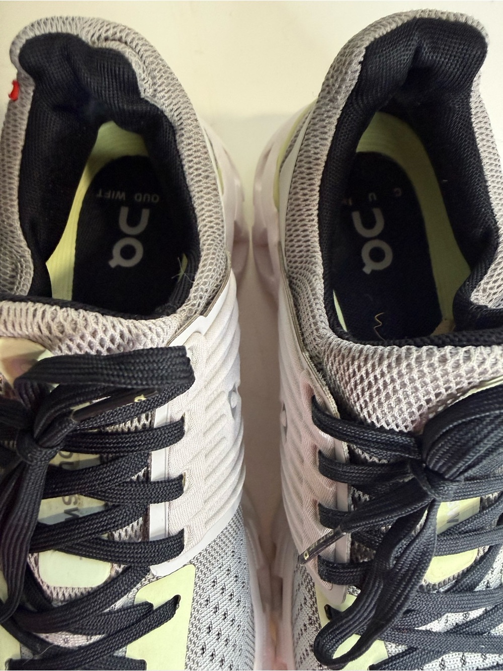 On Running  Cloudswift  women size 9 lace Up Running Shoes - Gray, Black - Picture 4 of 9